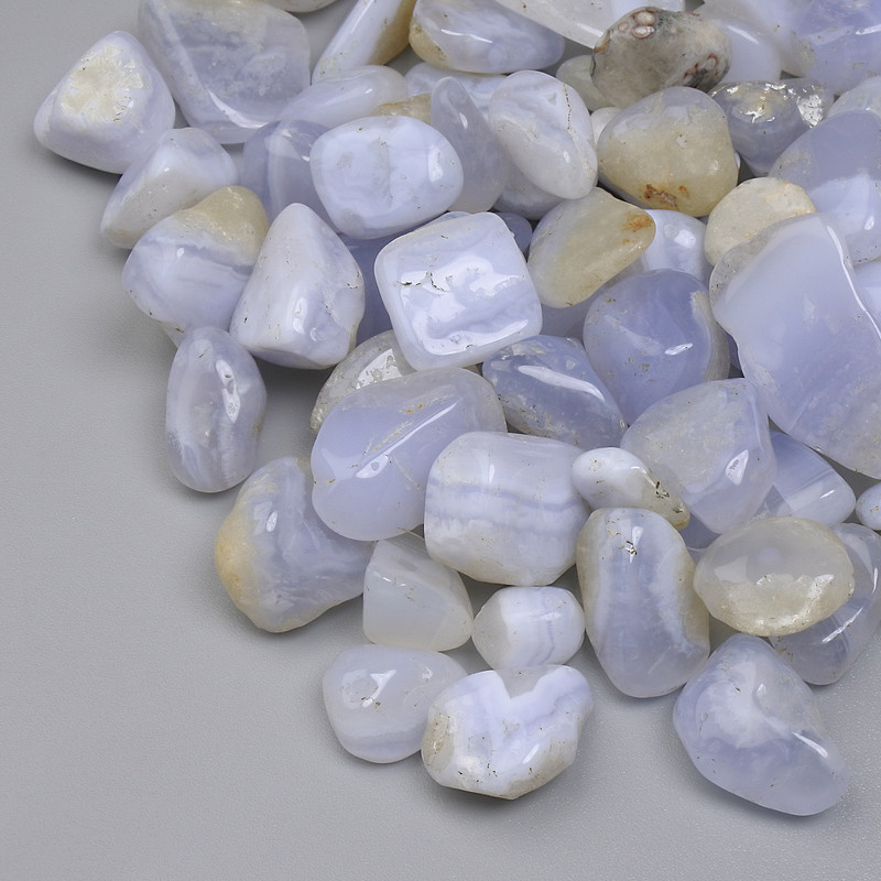 Naturalny kamień agatowy – odłupina bez otworu o wymiarach około 8–22×8–12 mm ± (za 100 g ±)