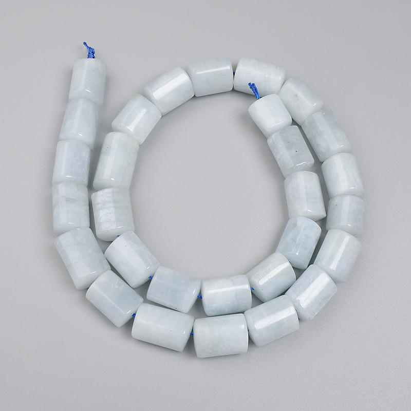 Koraliki z akwamarynu, trójkątne fasetowane, średnica 10–16×10 mm, na nici, długość 39 cm