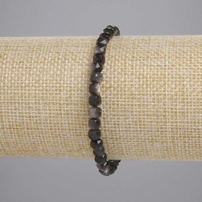 Bransoletka ze srebrzystego obsydianu, fasetowane kostki 4×4 mm, długość 18 cm, elastyczna