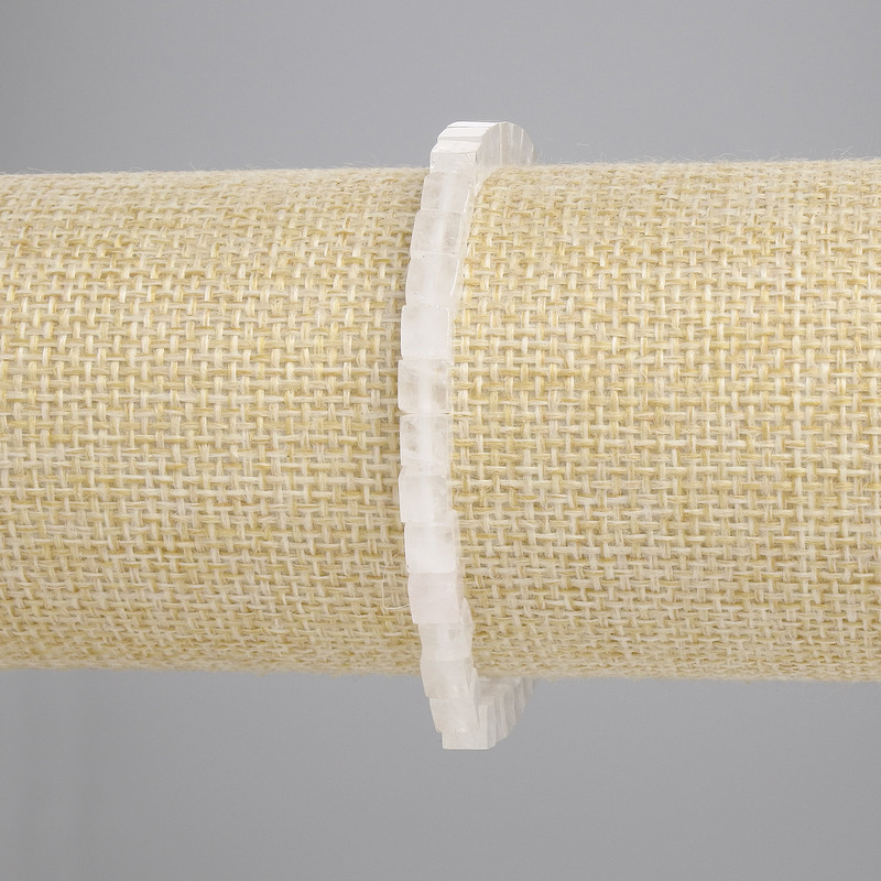 Bransoletka z górskiego kryształu w kształcie sześcianów, 4,5×4,5 mm, długość około 18 cm, elastyczna