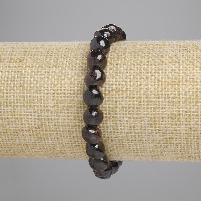 Bransoletka z granatu fasetowanego, średnica 7,5–9×8 mm, długość około 18 cm, elastyczna