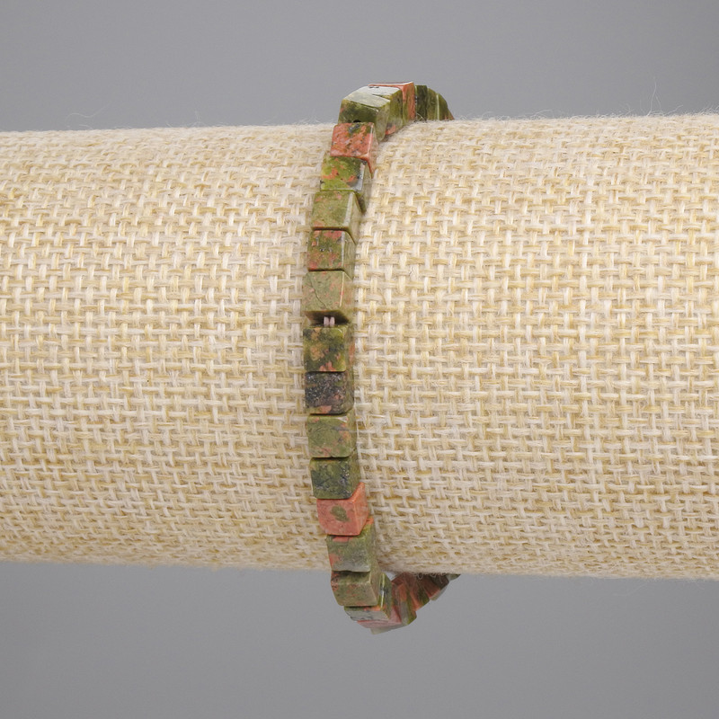 Bransoletka z jaspisu heliotropowego w kostkach, o wymiarach 4×4 mm, długość 18 cm, na elastycznej gumce