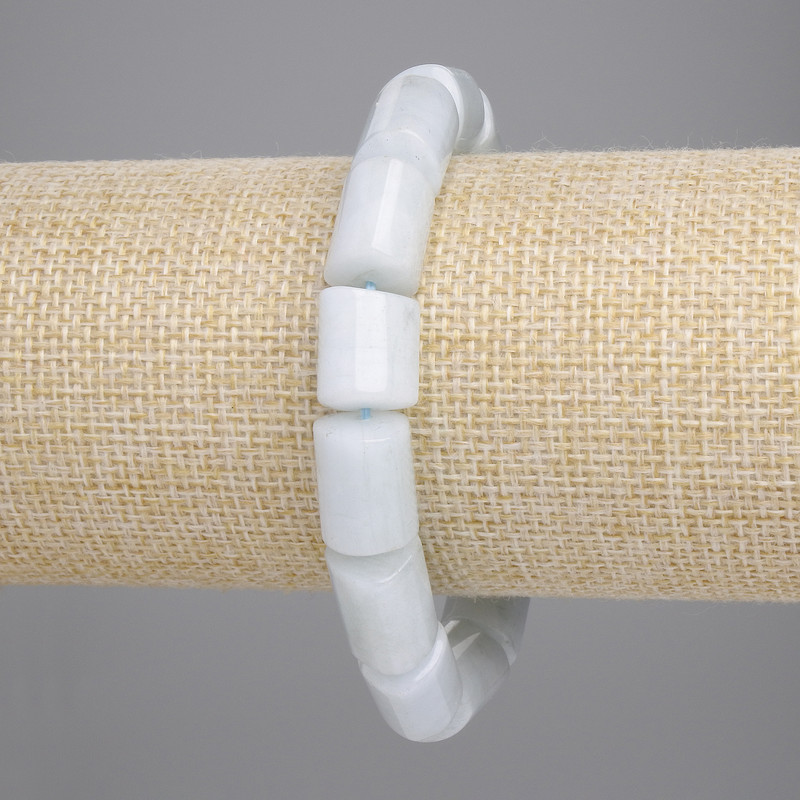 Bransoletka z akwamarynu w trójkątnym fasetowanym kształcie, średnica 10-16×10 mm ±, długość 18 cm ±, elastyczna