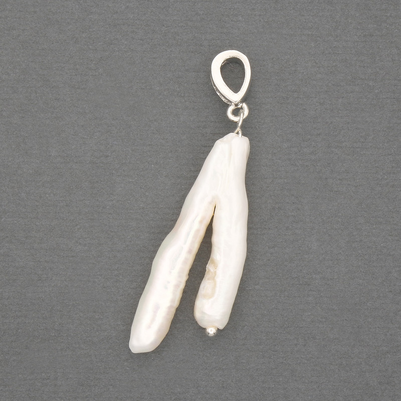 Wisiorek z barokowymi perłami o odcieniu benzynowym 21-33×15-17 mm, długość 40 mm +/- (różne rozmiary)