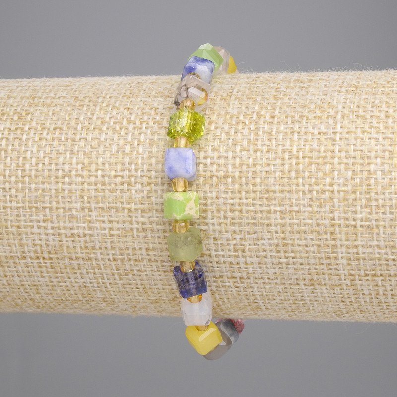 Bransoletka Asorti z jaspisem, agatą i turmalinem, fasetowane kostki 6×6 mm, długość 18 cm, na elastycznej gumce