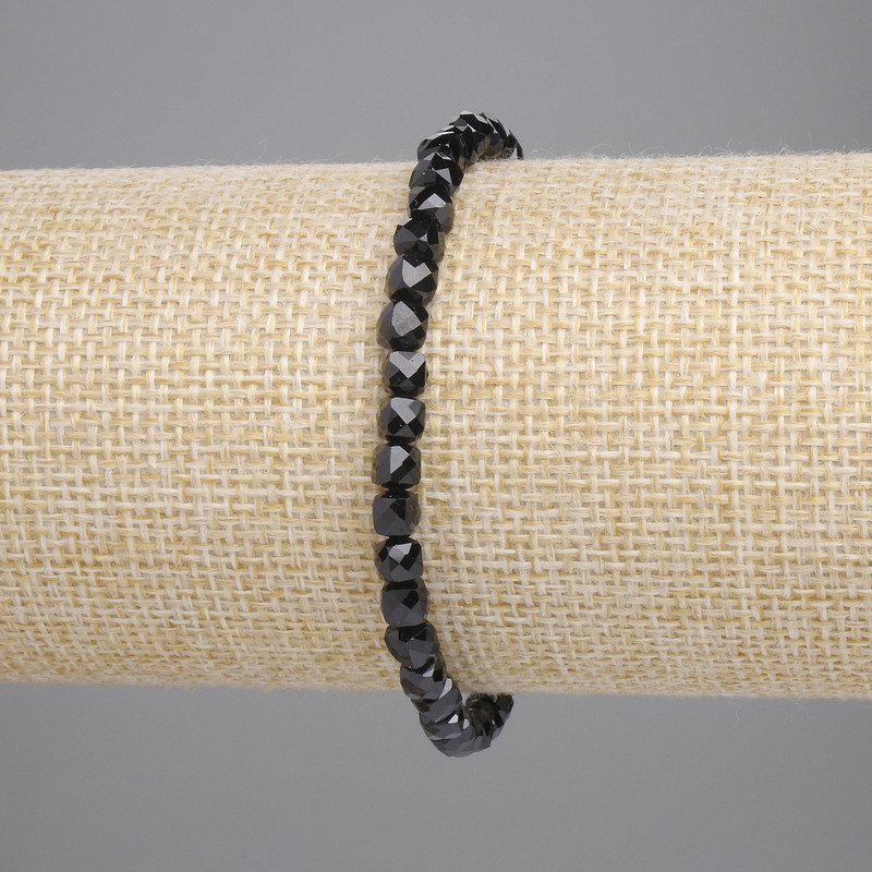 Bransoletka z czarnym turmalinem fasetowane kostki 4×4 mm, długość 18 cm, elastyczna