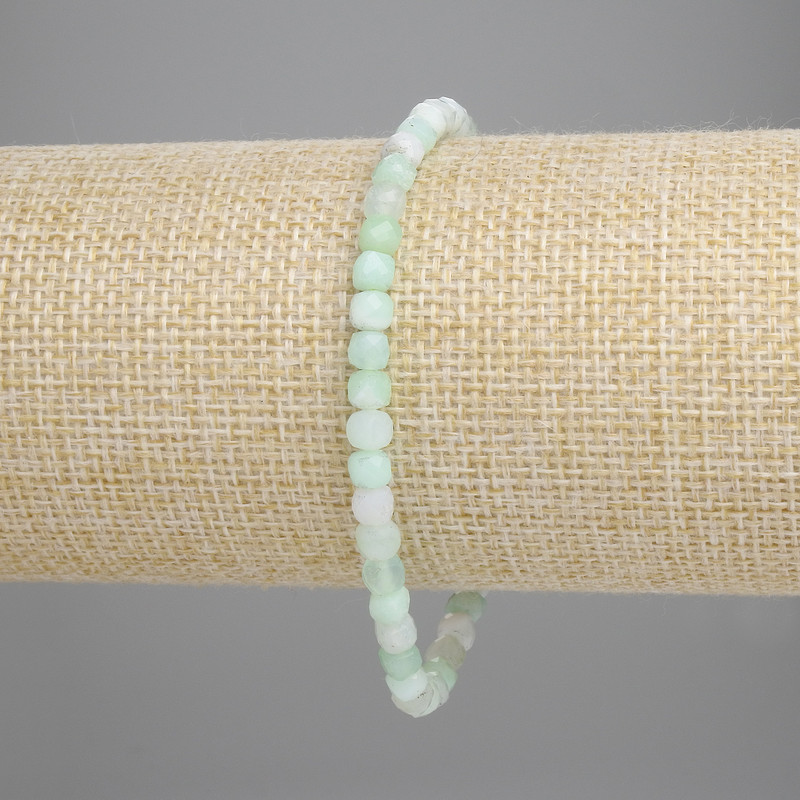 Bransoletka ze szmaragdu fasetowana kostka, wymiar 4 × 4 mm, długość 18 cm, na elastycznej gumce