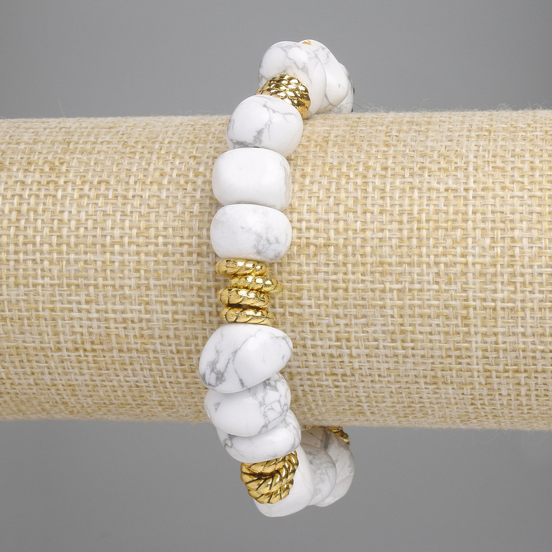 Bransoletka z howlitem fasetowanym, średnica 10-14×7-10 mm ± z metalowymi wstawkami, długość 18 cm ± na elastycznej gumce