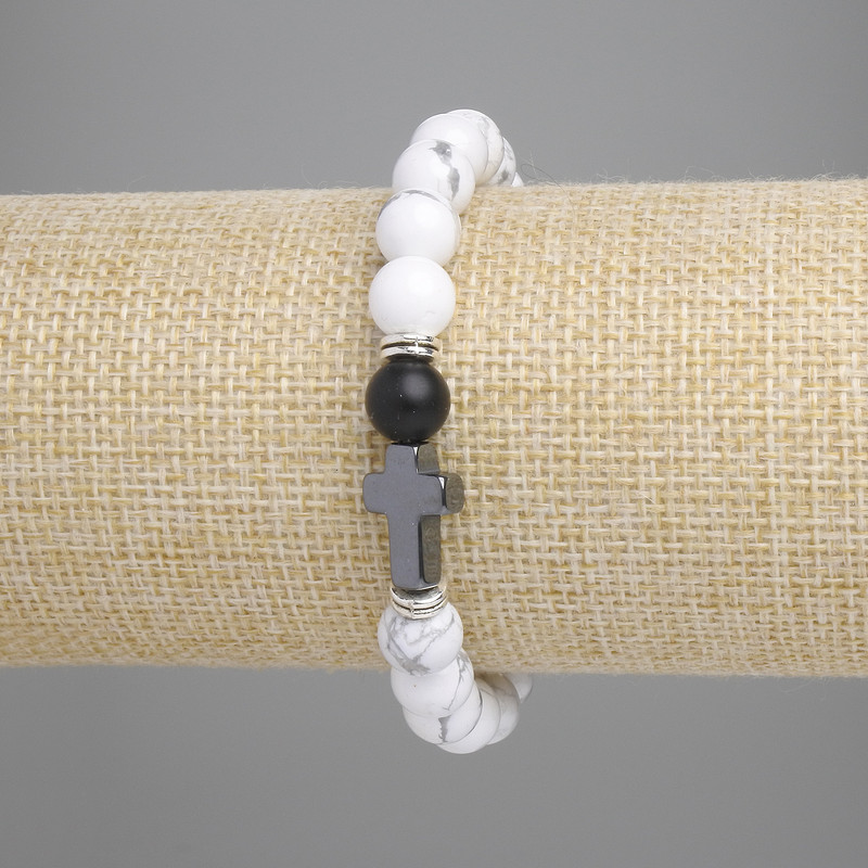 Bransoletka z howlitem, gładkie kuleczki, średnica ok. 8 mm, krzyż hematitu 14×9 mm, długość 18 cm, na elastycznej podstawie