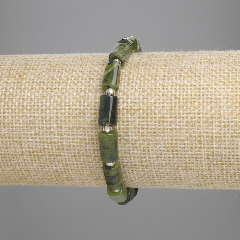 Bransoletka z jadeitu fasetowanego, średnica 8 mm, 5–10×5 mm ±, koraliki 3 mm ±, długość 18 cm ±, elastyczna