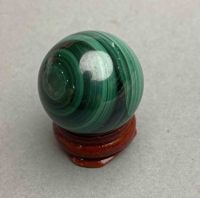 Kula pamiątkowa z malachitu, średnica 29 mm, waga ok. 50 g