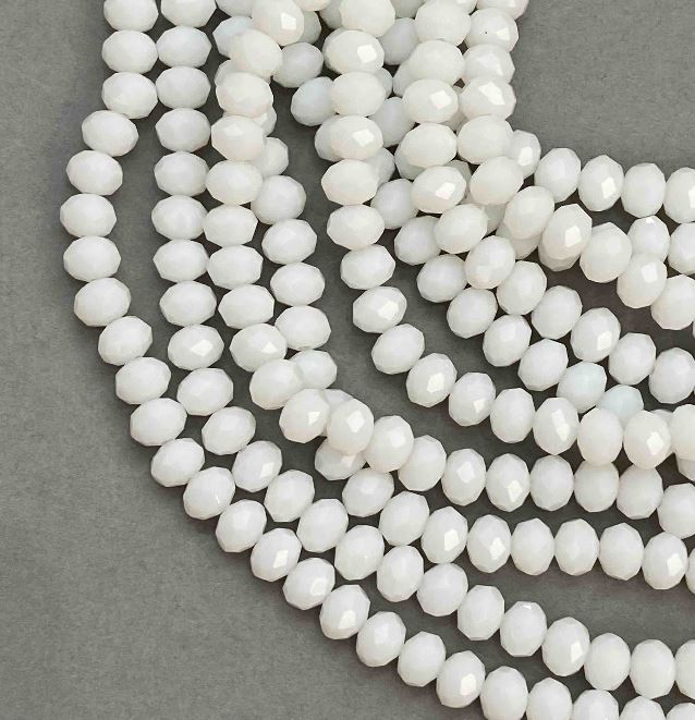 Koraliki z czeskiego krysztu czeskiego? Actually check: We must ensure correct name: The original name I wrote earlier as Polish: "Koraliki z czeskiego kryształu na żyłce, białe matowe, fasetowane rondelki, średnica 8×6 mm, długość 39 cm"