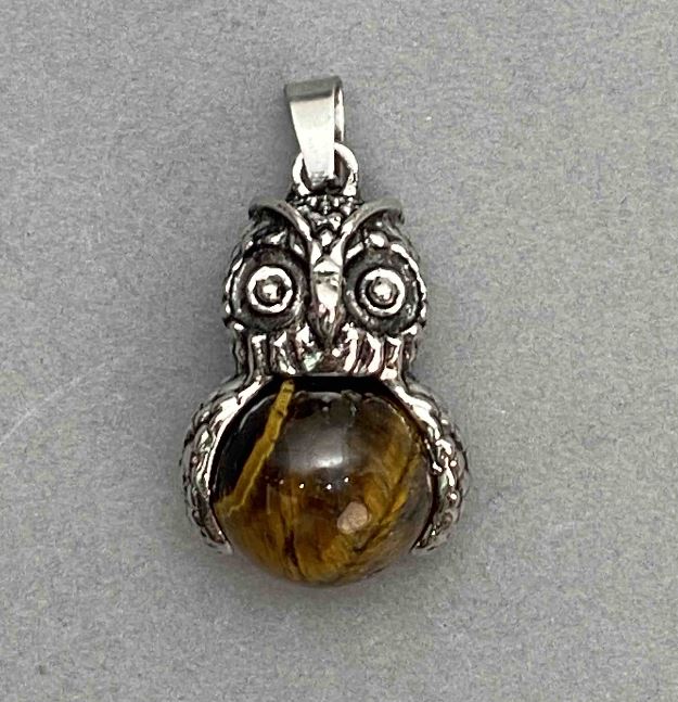 Wisiorek Sowa z tygrysiego oka, metal w kolorze srebra, średnica 30×20 mm+-, długość 37 mm+-