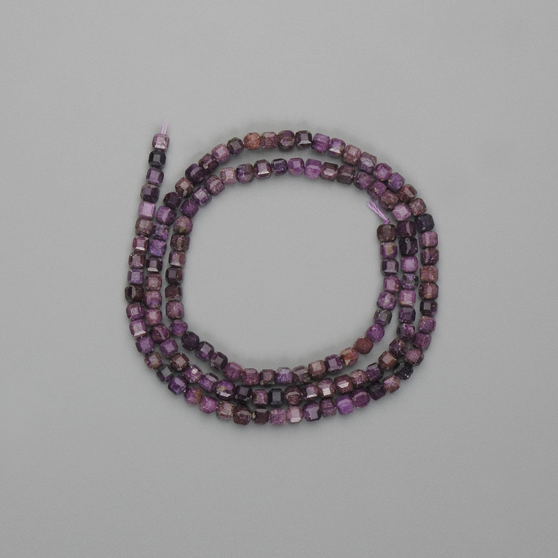 Koraliki z charoitu — fasetowany sześcian 3×3 mm na nitce