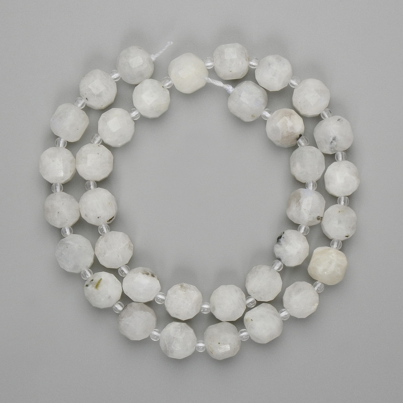 Koraliki adularu fasetowane sześciany 9x9 mm ±, koraliki 3 mm ±, długość 40 cm ±, na nitce