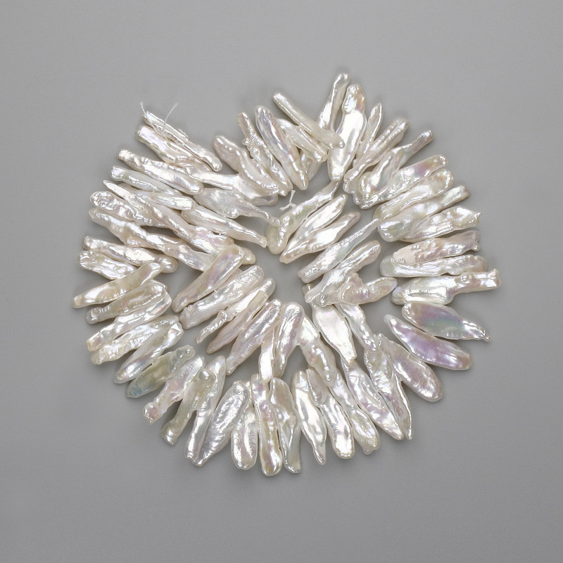 Barokowe perły z odcieniem benzynowym, średnica 31–33×4,5–7 mm, długość ok. 37 cm