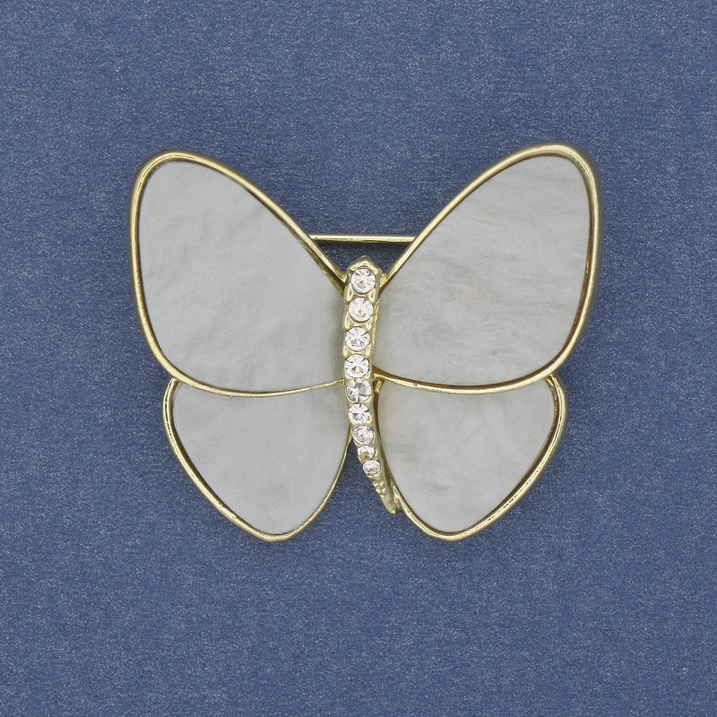 Broszka Motyl, kolor jasnoszary perłowy, metal złoty, 26×29 mm+