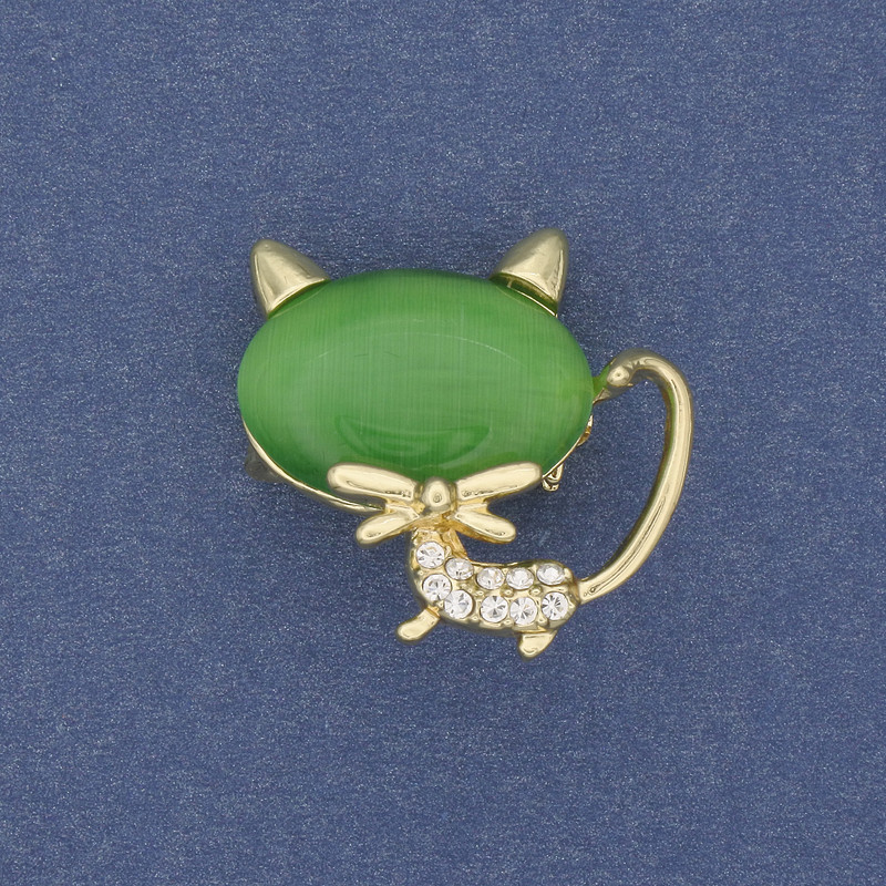 Broszka-wisiorek «Kotka» z zielonym kamieniem Kocie Oko w złocistym metalu 26×27 mm+