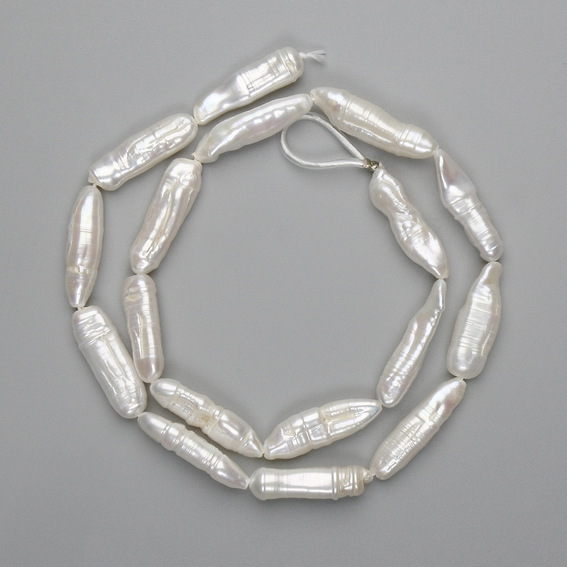 Barokowe perły na nitce z odcieniem 'benzynowy' 20-26×6, 5-7, 5 mm, długość 40 cm +-