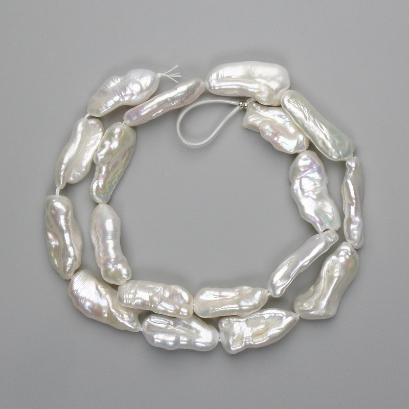 Barokowe perły na nitce z odcieniem benzynowym 20–26×9–12 mm +-, długość 41 cm