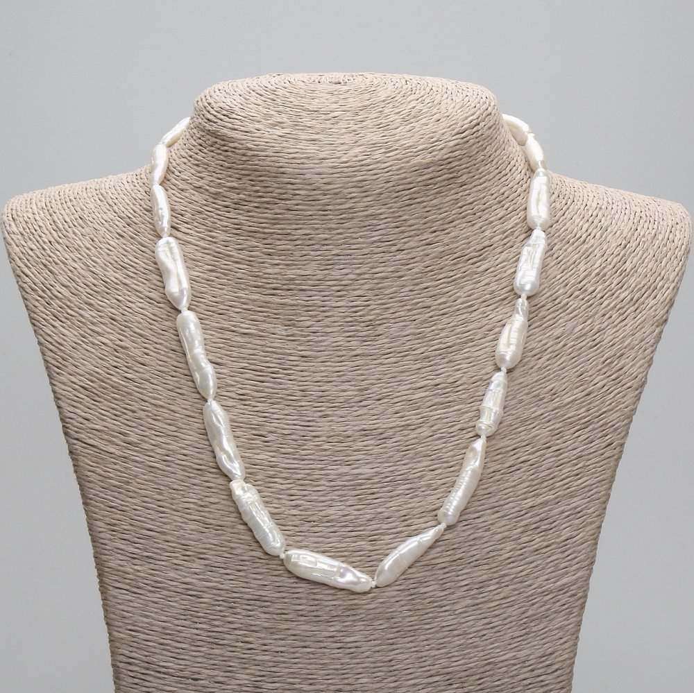 Naszyjnik z naturalnych pereł barokowych, średnica 24–26×7 mm ±, długość 45 cm ± 5 cm, z łańcuszkiem przedłużającym