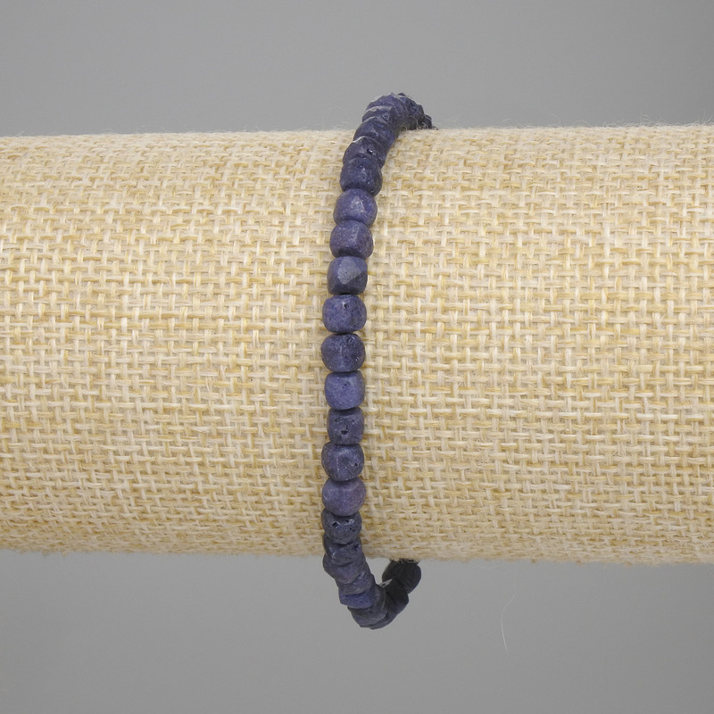 Bransoletka z fasetowanego szafiru, kostka 4×4 mm, długość 18 cm ±, na elastycznej bazie