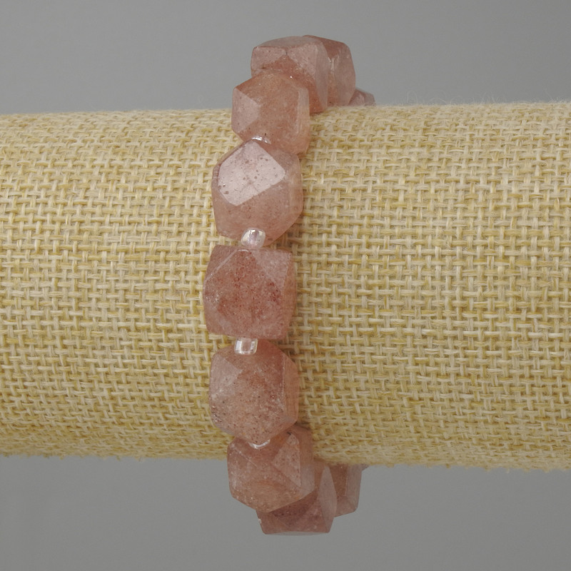 Bransoletka z kwarcu truskawkowego wielościany, średnica 11-12×9, 5-10 mm± koraliki 3 mm±, długość 18 cm± na gumce (stretch)