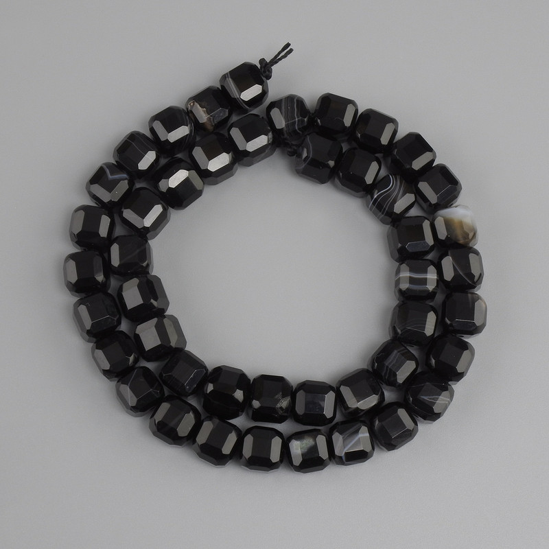 Koraliki agatowe, fasetowany sześcian, średnica 8x8 mm ±, długość 37 cm ±