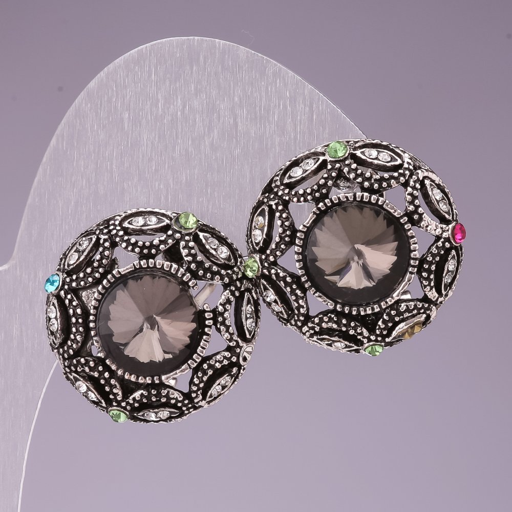 Kolczyki 2 cm – koło z kryształów w kolorze szarym