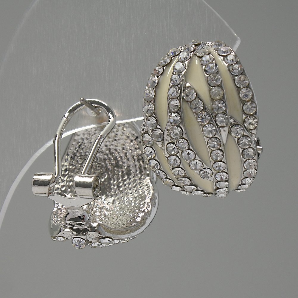 Kolczyki klasyczne „Gofre” emalia biała / cyrkonie / metal pod srebro / 22 × 20 mm