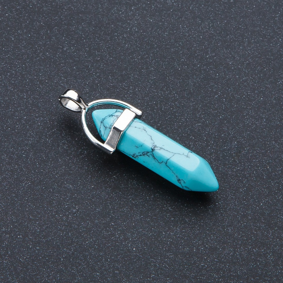 Wisiorek sześciokątny z zielonego turkusu (sztuczny) 4×0,9 cm