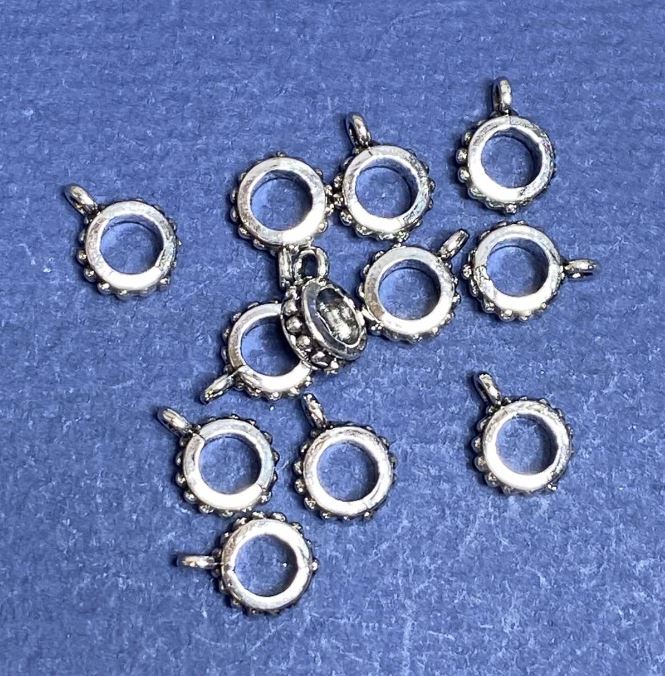 Furnitura bajl – uchwyt pierścieniowy kolor metalu srebro, długość 11 mm, opakowanie 20 g, ± 32 szt.