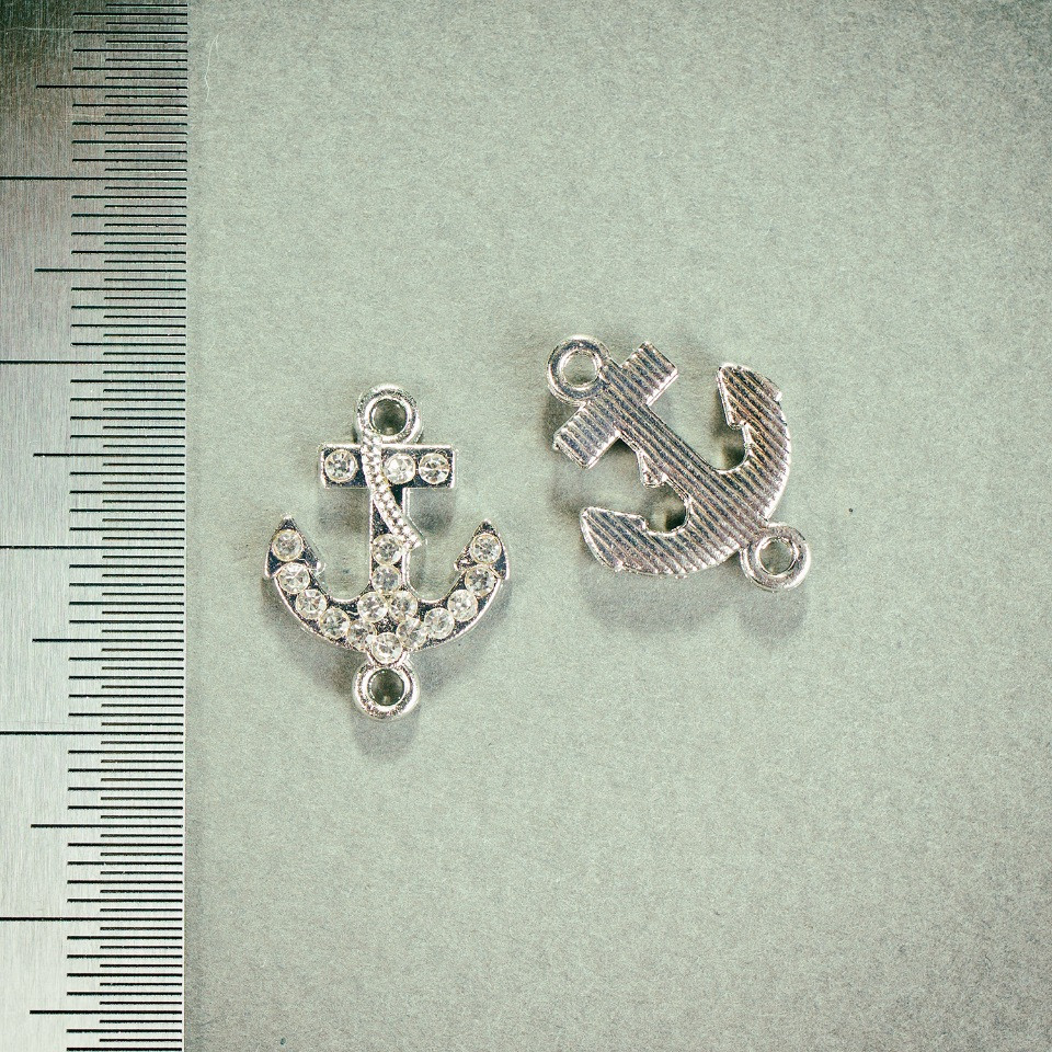 Zawieszka-konektor w strassach, kolor metalu 'srebro', 1,8×1,3 mm, op. 4 szt.