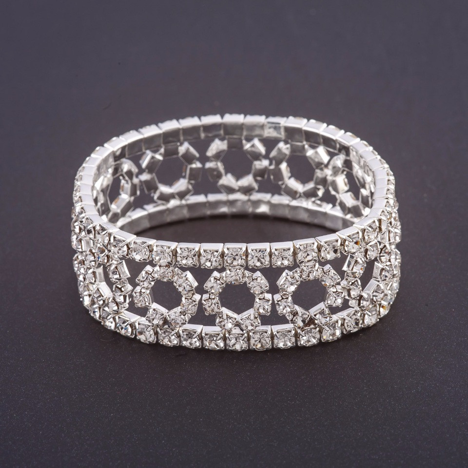Bransoletka z kryształami na elastycznej bazie, wzór „pierścienie”, kryształy białe, szerokość 19 cm, obwód 18,5 cm, kolor metalu „srebrny”