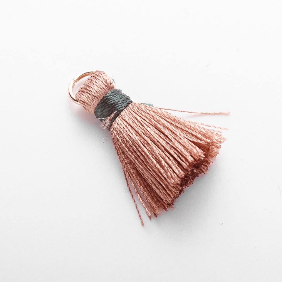 Element do rękodzieła – mini jedwabny frędzelek z pierścieniem „jedwab”, długość L cm, średnica 5 mm, cena za 1 szt.