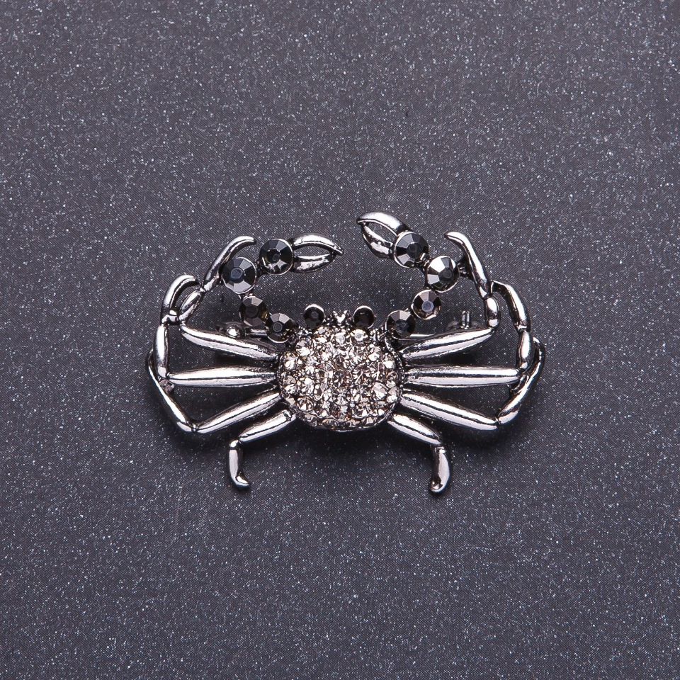 Broszka Diamentowy krab w kolorze metalu srebrzystym, 4×2,7 cm