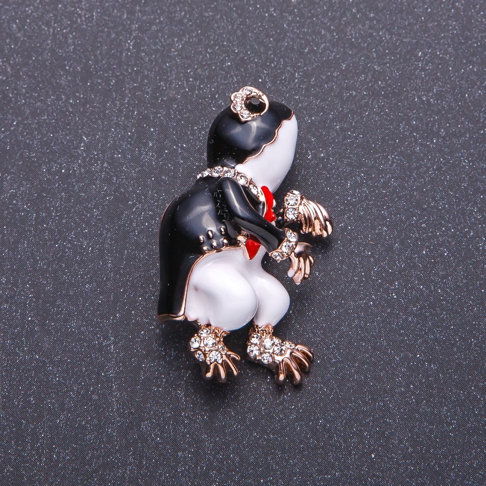 Broszka Żaba Dyrygent w fraku, kolor metalu złoty, 3,5×2 cm