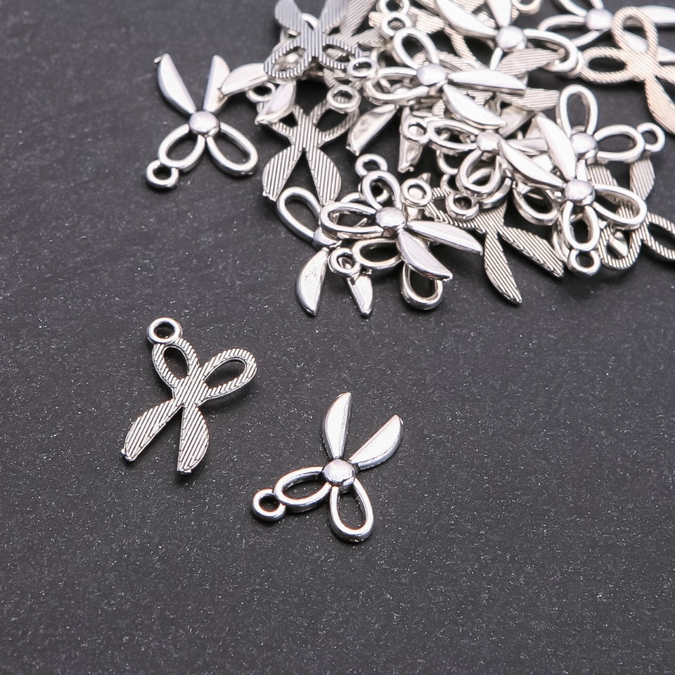 Zawieszka w formie nożyczek dmm, długość 14×20 mm, waga 20 g, opakowanie 24 szt.