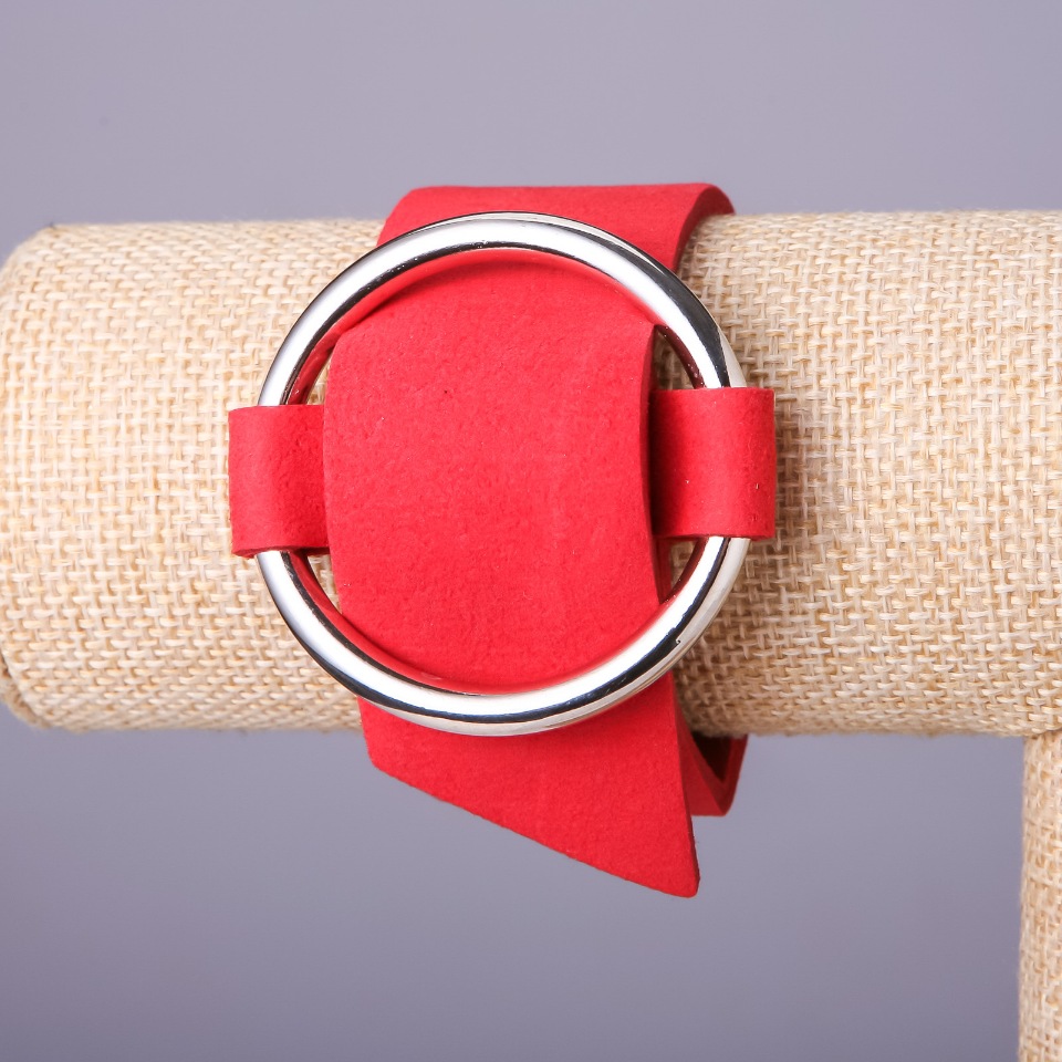 Bransoletka czerwona filcowa «Sprzączka» nubuk kolor metalu «srebro»