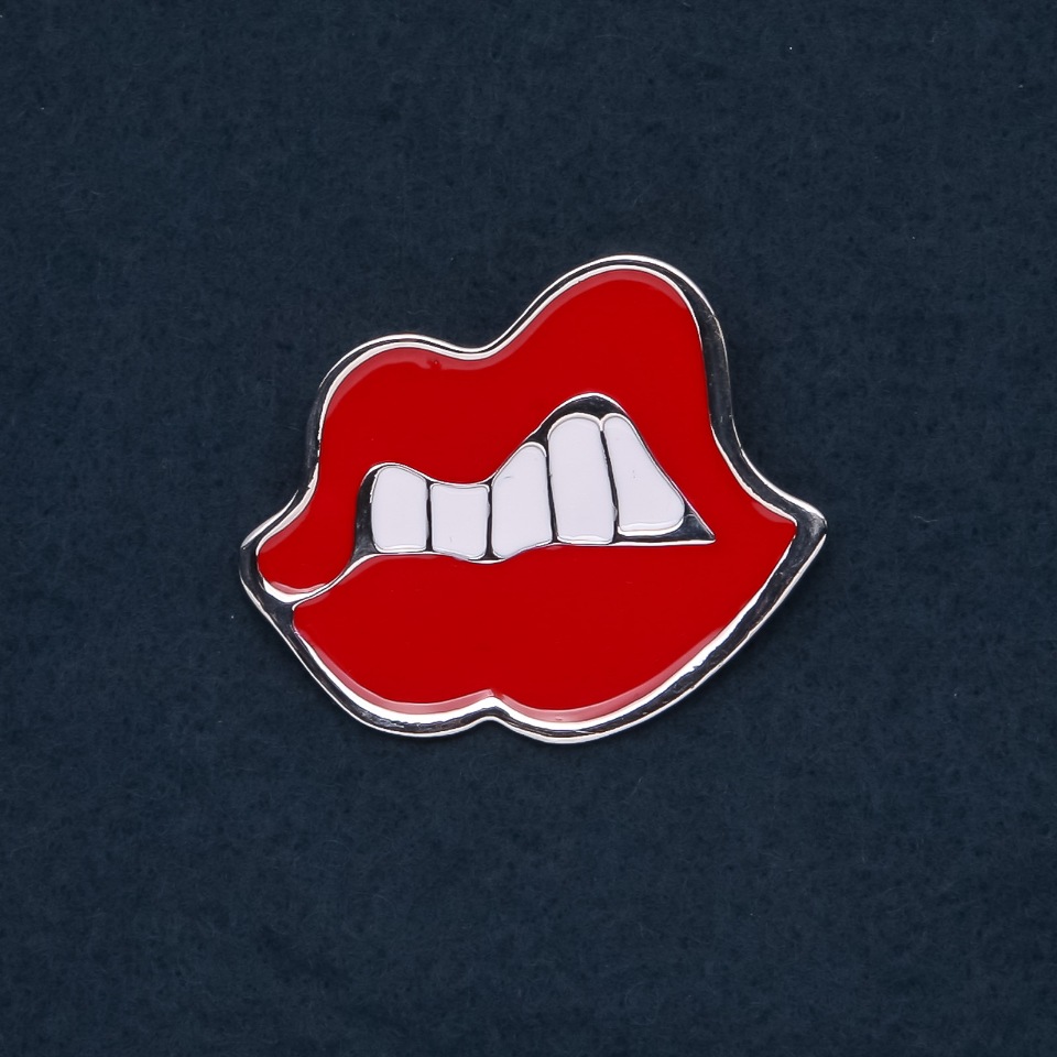 Broszka „Usta” 46×37 mm