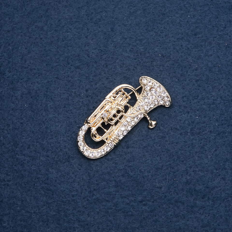 broszka muzyczna «Trąba» 47×26 mm, kolor metalu „złoto”