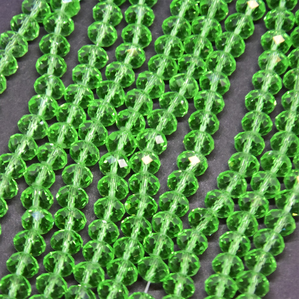 Koraliki czeskiego kryształu — jasnozielone szmaragdowe w kształcie rondelu, średnica 8×6 mm, długość 40 cm