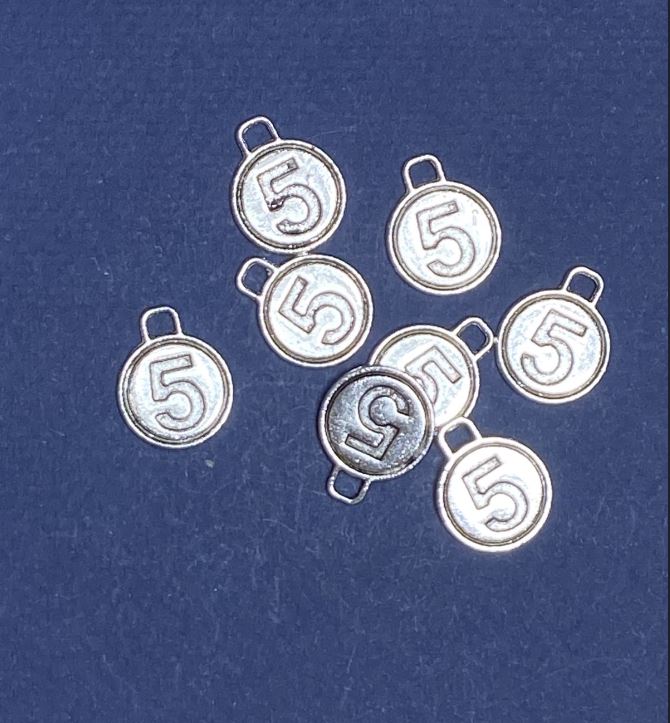 Zawieszka w formie cyfry 5, 15 mm, opakowanie 20 g, ±12 szt.
