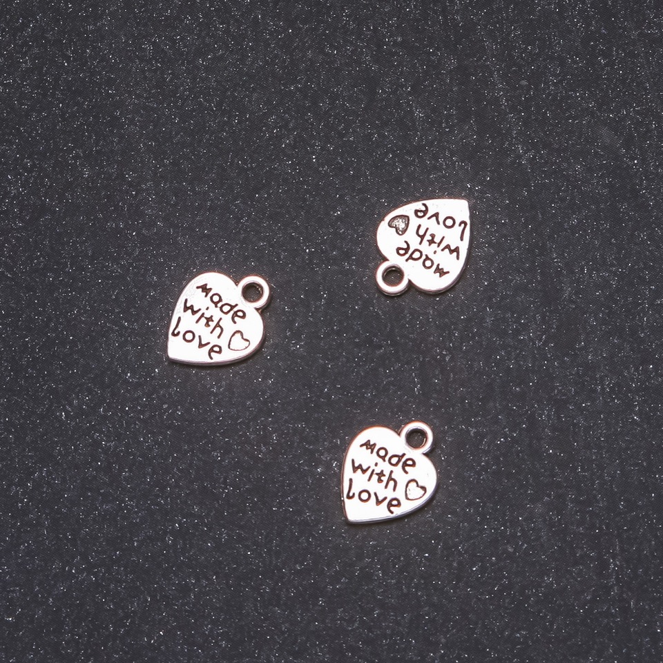 Zawieszka Serce 9×12 mm, opakowanie 20 g, +/- 31 szt.