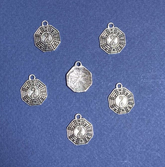 Zawieszka do biżuterii 'Księga przemian Yin Yang' 16×19 mm opakowanie 20 g ±12 szt.