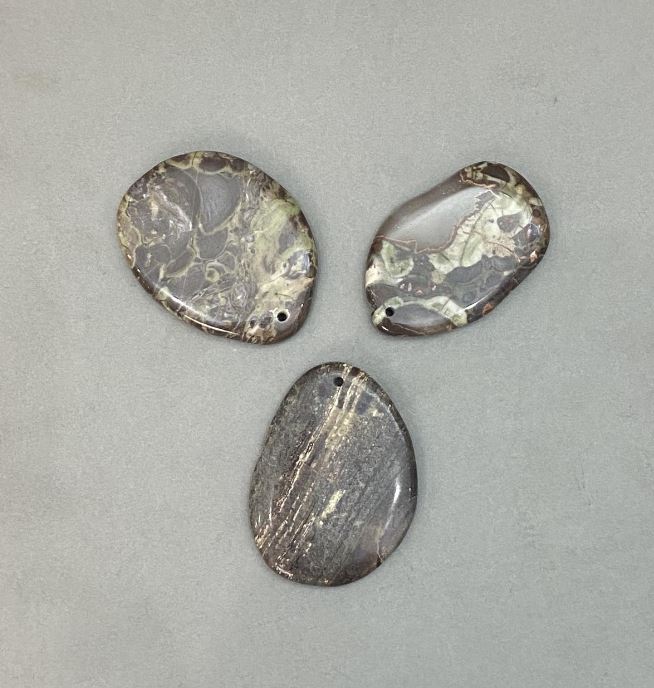 Wisiorek z naturalnego kamienia jaspisu 40×55 mm (±)