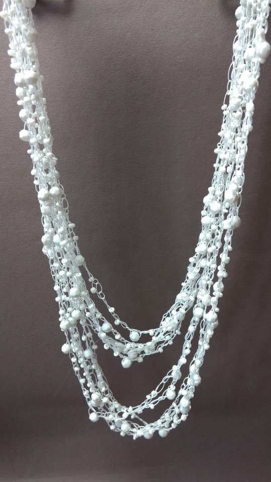 (140 cm) Biały naszyjnik pajęczyna z okrągłymi zawieszkami