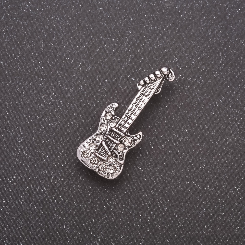Broszka — Gitara mini z cyrkoniami, szary metal, 28×10 mm