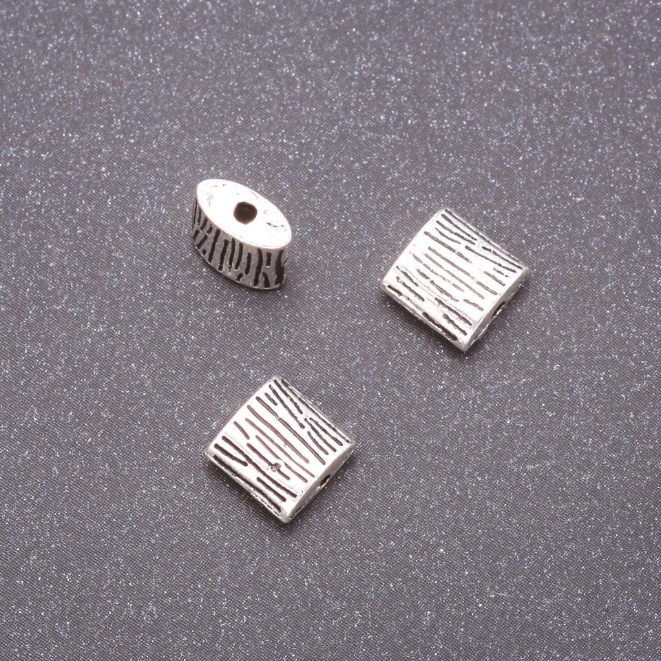 Kwadratowy koralik-wkładka „Koru”, średnica 8×8 mm, średnica in-1, 35 mm wykończenie, 20 g ± 18 szt