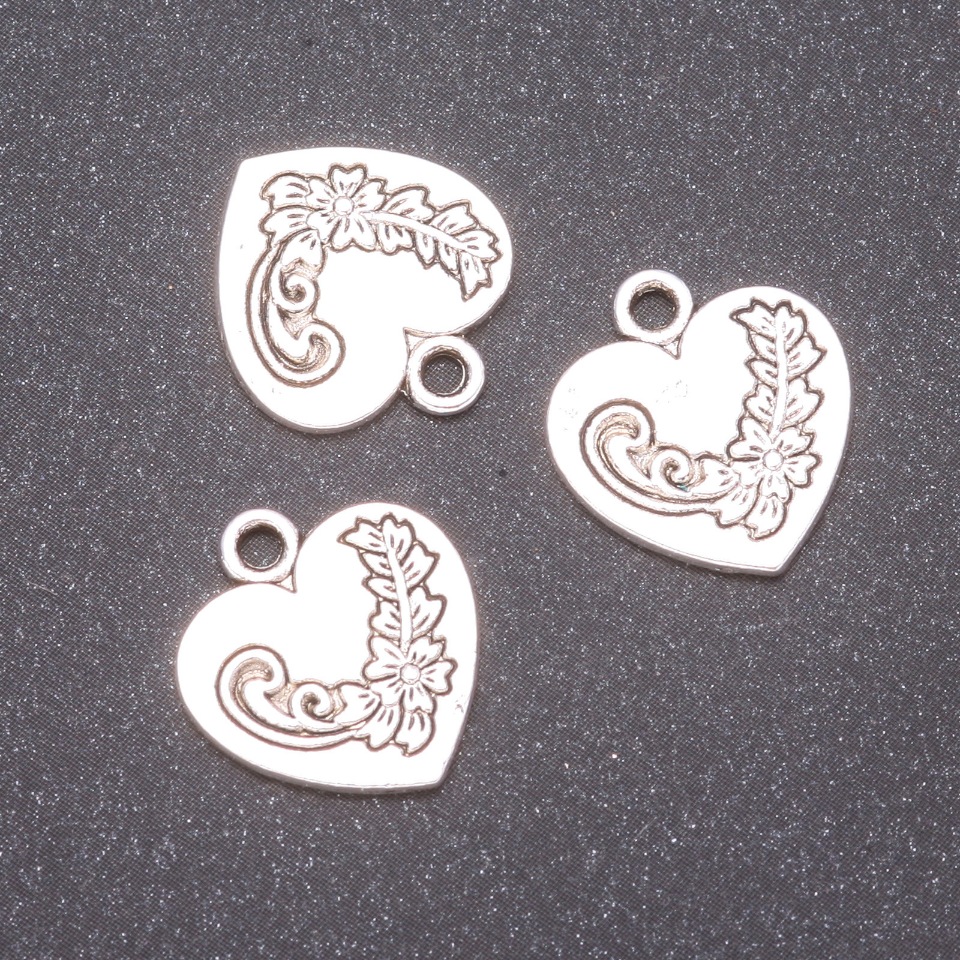 Zawieszka Serce, wymiary 14×16 mm, średnica otworu 1,8 mm, masa 20 g, +/- 11 sztuk